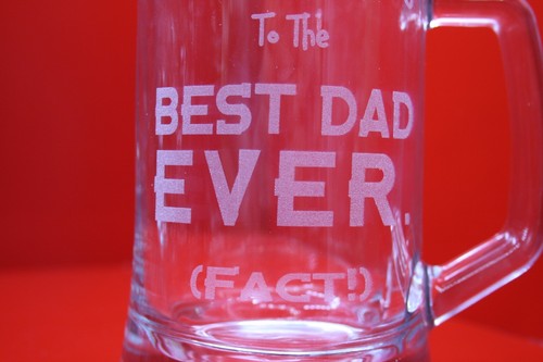 Jarra de vidrio grabado Feliz día del padre al mejor papá de todos los tiempos (¡HECHO!) - Imagen 4 de 5