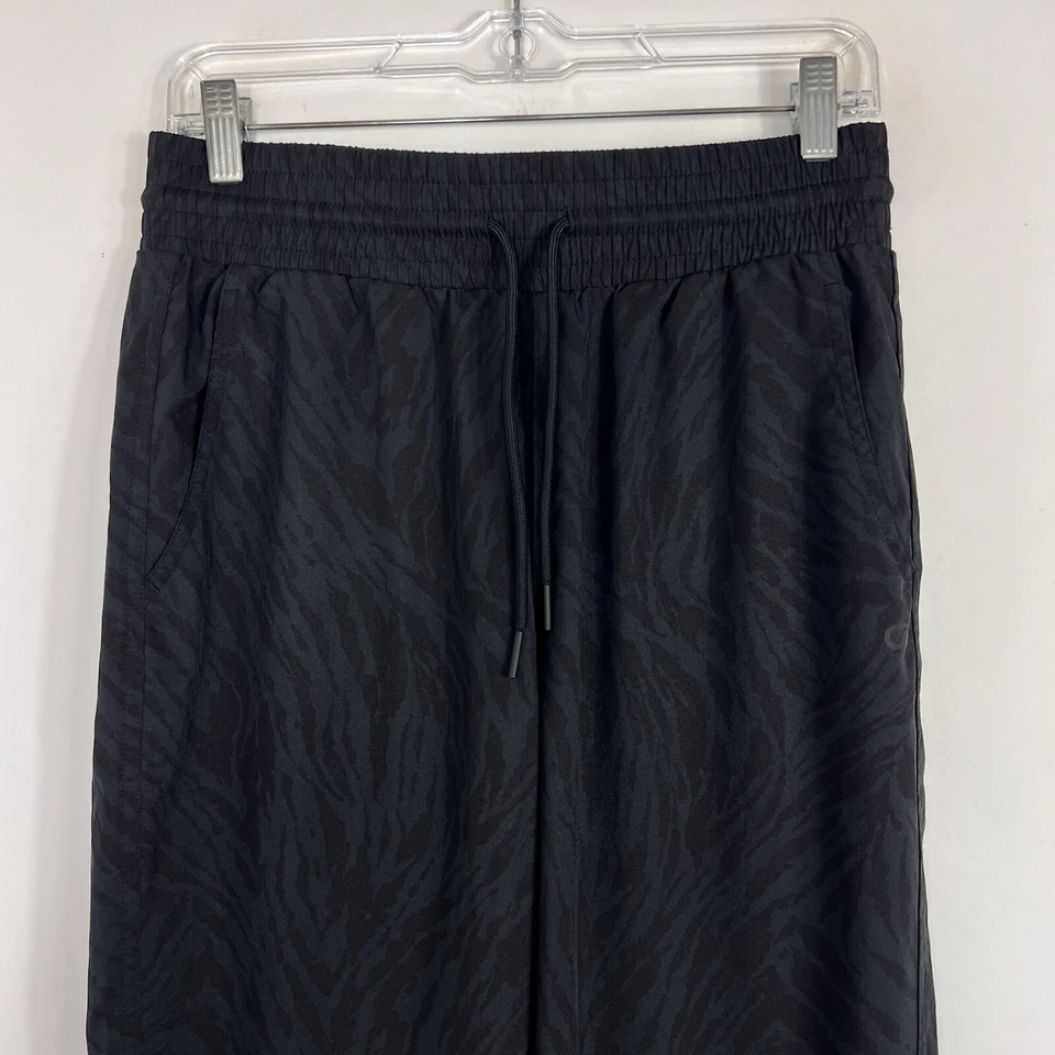 Pantalones cortos deportivos ligeros para mujer Gap Fit pequeños Foto 2 de 4