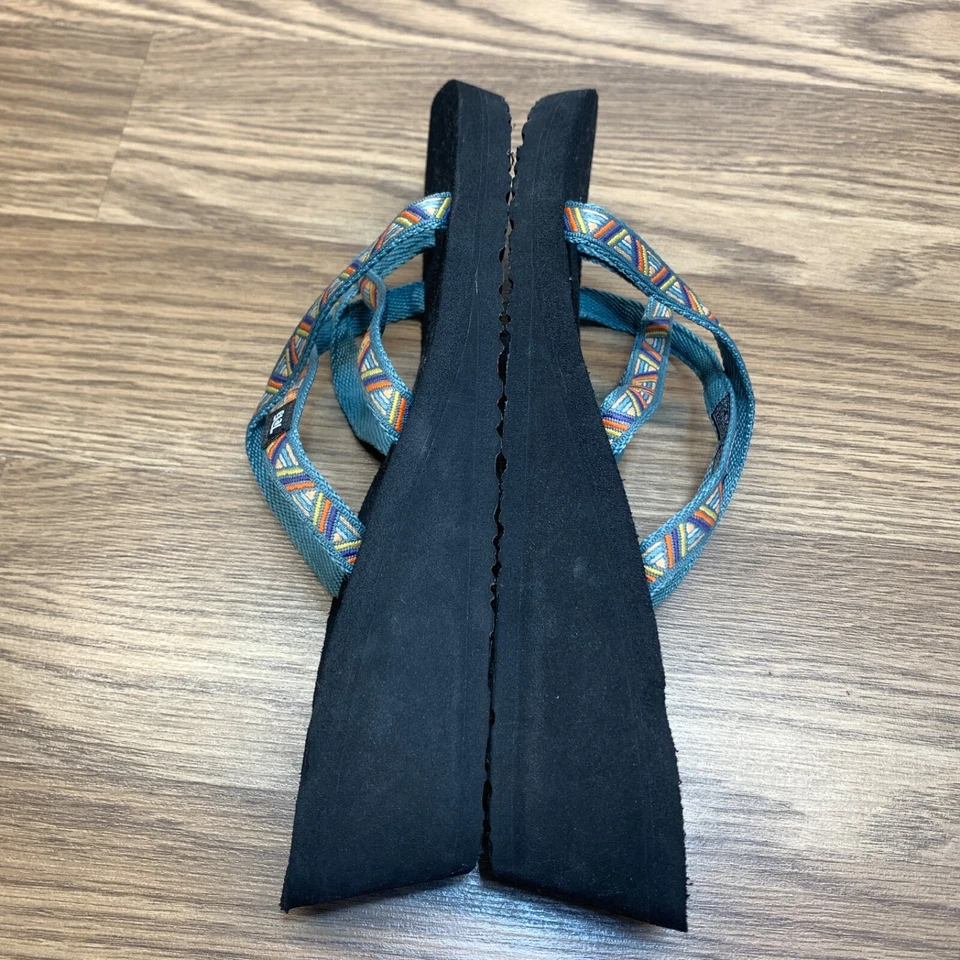 Sandalias chanclas tejidas con tiras TEVA Olowahu negras verde azulado talla 9 tanga de cuña Foto 2 de 4