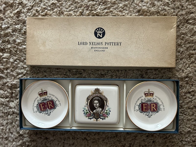 Lord Nelson Pottery QUEEN ELIZABETH II Silver Jubilee 3 pieces boxed set