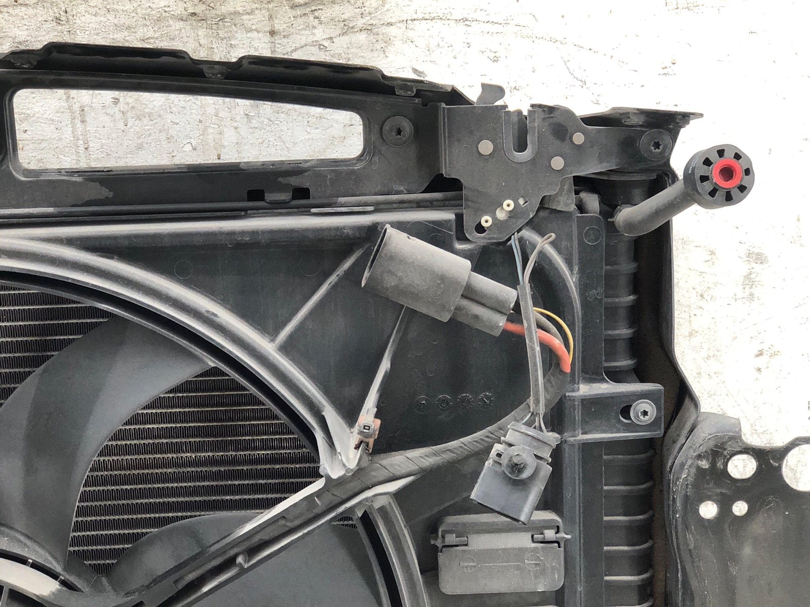 2006-2012 BENTLEY CONTINENTAL FLYING SPUR 6.0L RADIATOR COOLING FAN SUPPORT SET
