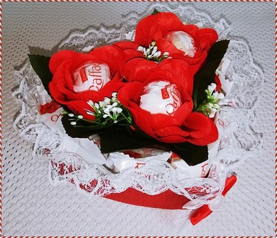 Raffaello Pralinen Geschenkkorb Herz  mit Rosen ***Geburtstag - für alle anlässe