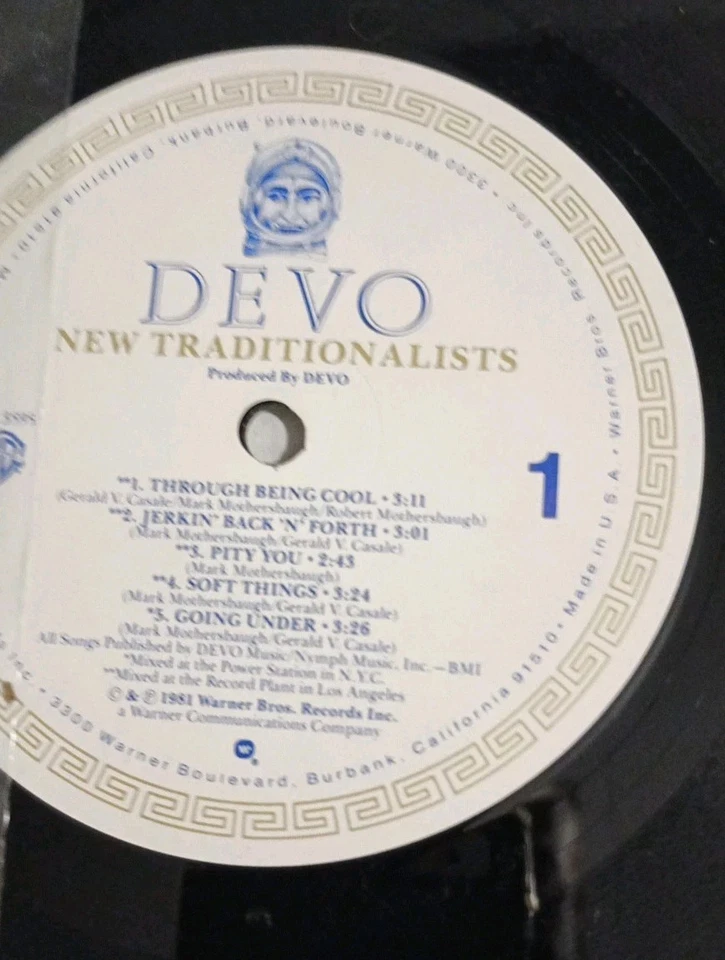 DEVO New Traditionalists '81 Vinyl (NM) Cover(NM) Poster(NM) Amazing .D-E-V-O! - Image 2 of 4