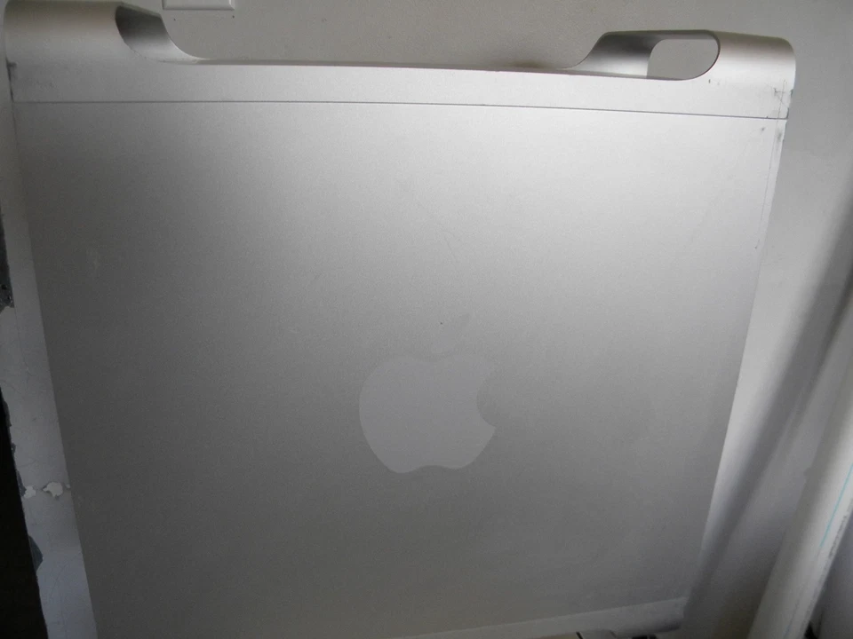 Apple A1289 Mac Pro (Early 2009) Xeon W3520 @ 2.67GHz 4C 8GB 500GB (two-GT 120) - Image 3 of 4