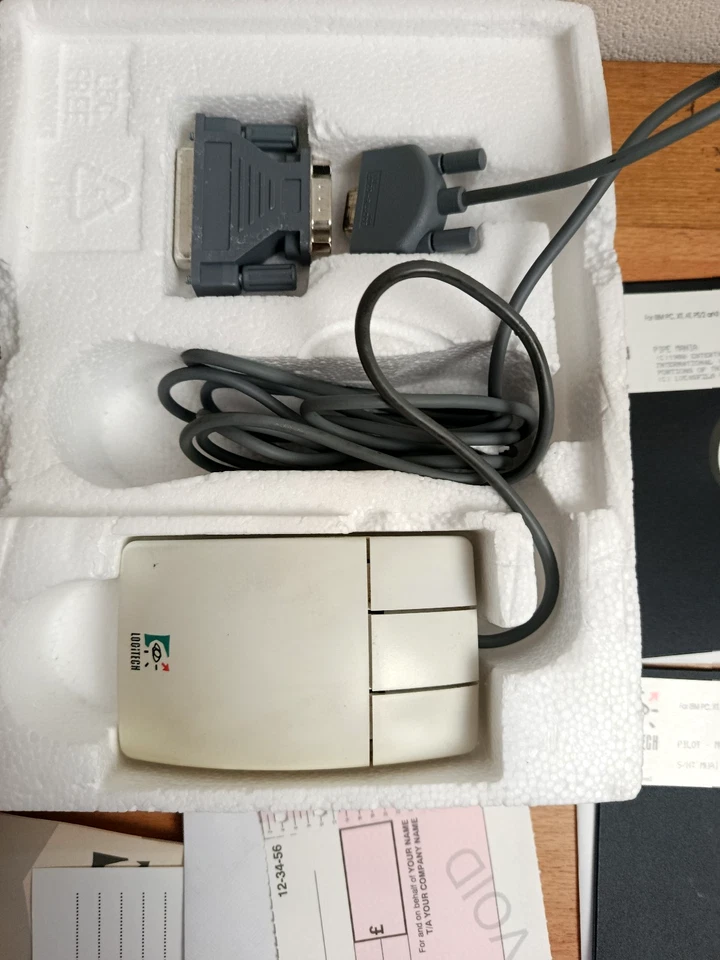 Vintage Logitech Serial Pilot Mouse 1992 M-MD15L Boxed w/ Manuals & Floppy Disks - Image 4 of 4
