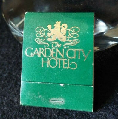 THE POLO GRILL, GARDEN CITY HOTEL, NEW YORK. RESTAURANT SOUVENIR MATCHBOOK