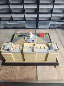 LEGO Architecture Buckingham Palace Set 21029 With Manual (fully built)