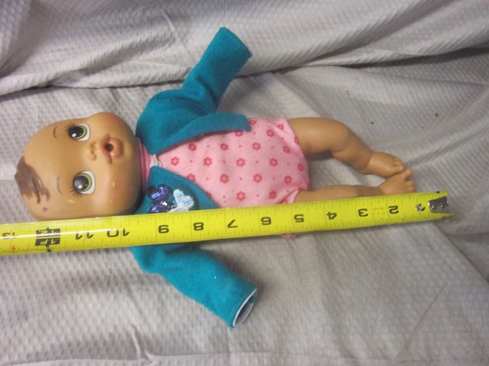 Muñeca bebé hispana Baby Alive Luv n Snuggle 2017 12" con cabello castaño y ojos verdes Foto 2 de 4