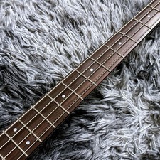 Yamaha TRBX304 WHT 4-saitige aktive Bassgitarre weiß