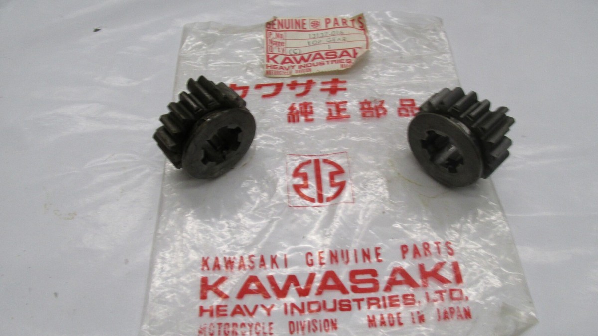 Kawasaki NOS NEW 13137-016 Top Output Gear 18T F6 F7 Enduro