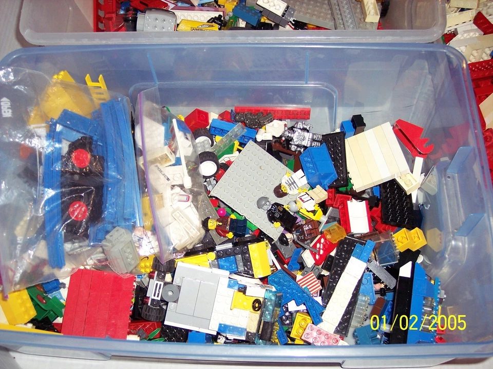 Bulk Lego lot 10 lbs plates with usable red white and blue bricks Minifigs cars - Image 2 of 4