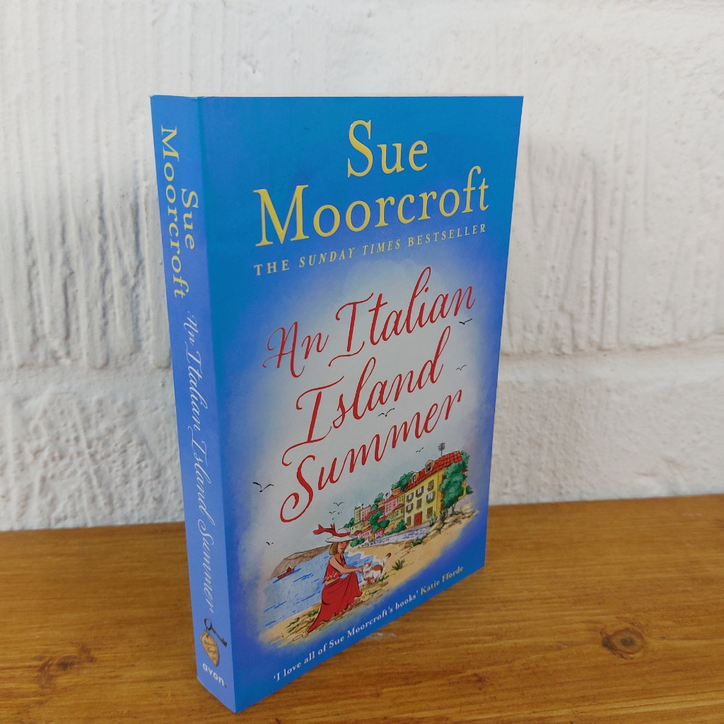 An Italian Island Summer — Sue Moorcroft Paperback