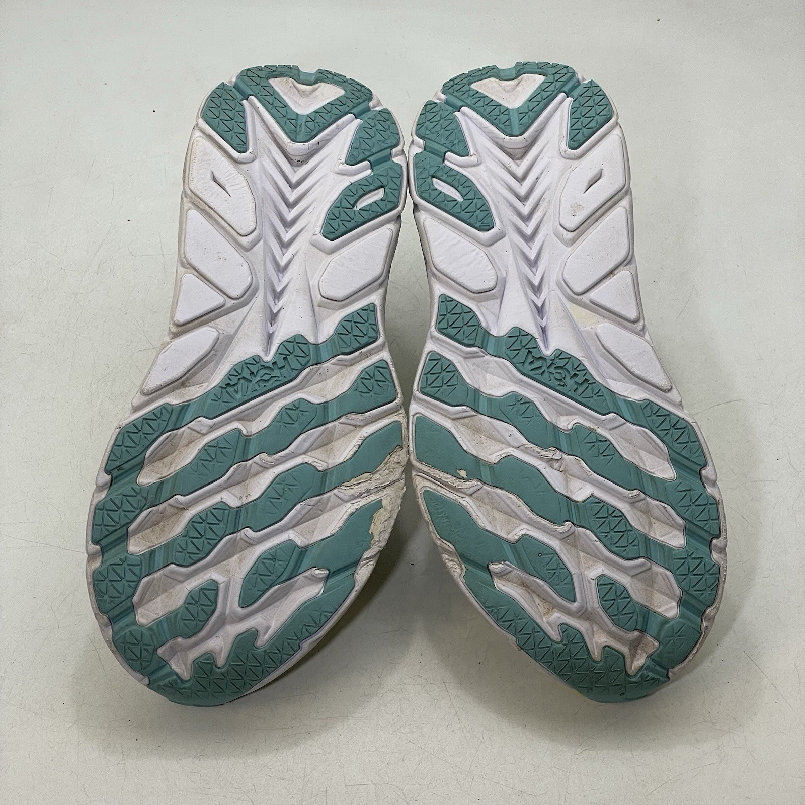 HOKA One Clifton 8 Yellow  Walking Comfort Athletic Shoes Women’s Sz 6.5 B thumbnail 7