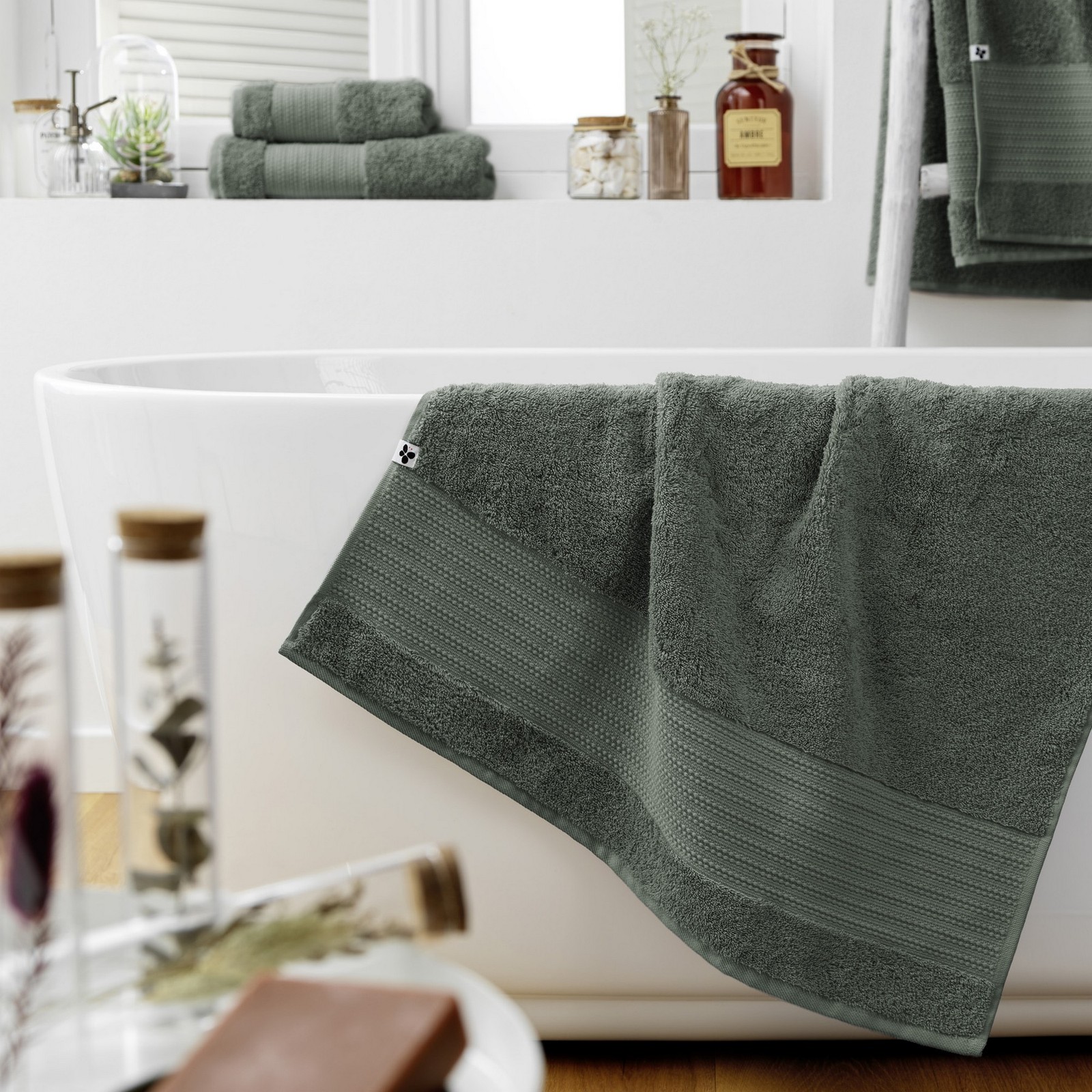 Serviette de douche 70x130 cm GARANCE vert romarin en coton