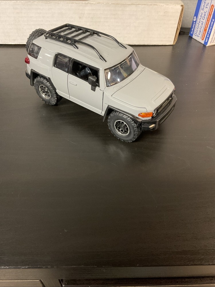 Jada Toyota Fj Cruiser Scale 1/24 No Box