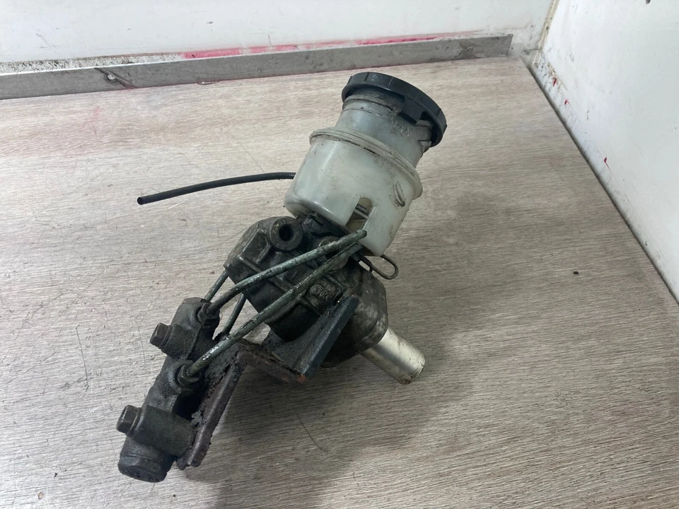 1993 ISUZU TROOPER 3.1 DIESEL BRAKE MASTER CYLINDER - Image 2 of 4