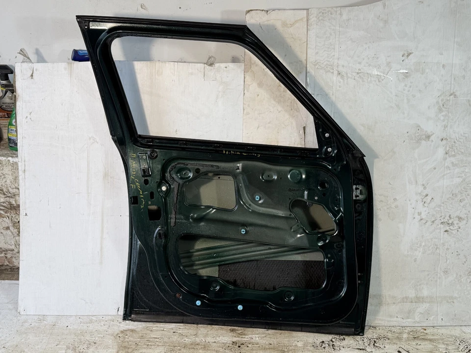 2011-2016 Mini Cooper Countryman Front Left Driver Side Door Shell Panel OEM. Foto 3 de 4