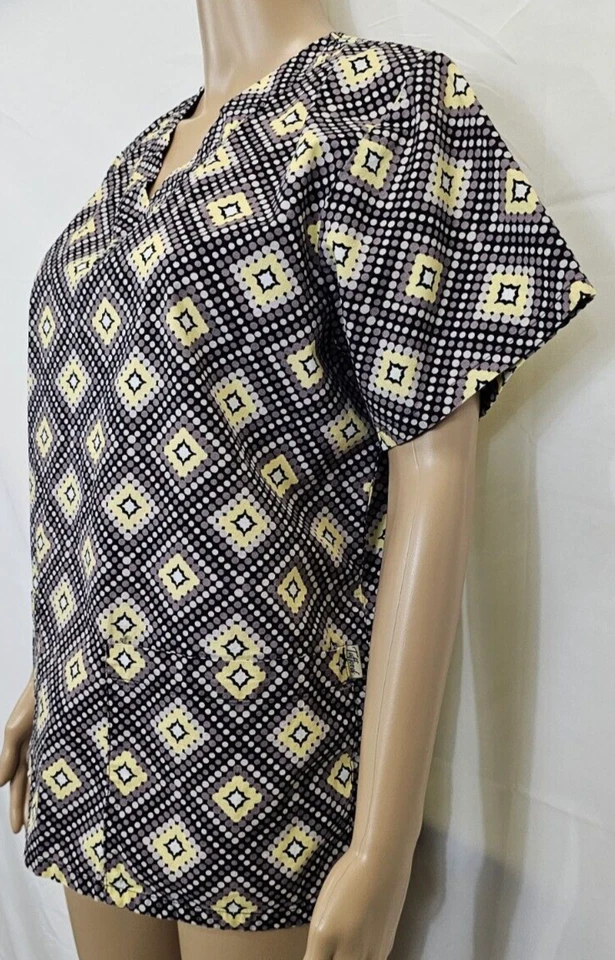 Blusa feminina TAFFORD tamanho se encaixa como M/L cinza, amarela estampa geográfica manga curta - Imagem 3 de 4