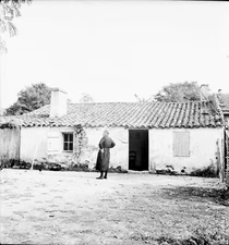 POINTE DE GRAVE c. 1938 - Une Ferme Gironde - Negative 6x6 - NAQ 249