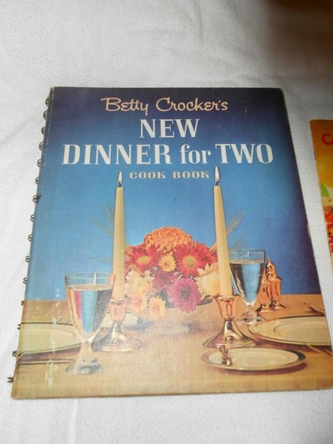 LOT OF 3 VTG BETTY CROCKER'S COOK BOOKS - Foto 2 di 5