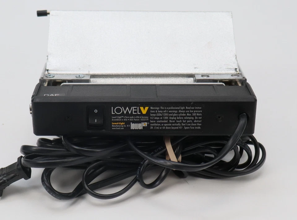 Lowel V Light Photography Flood Light w/ Adjustable Reflectors - No bulb - Image 2 of 4