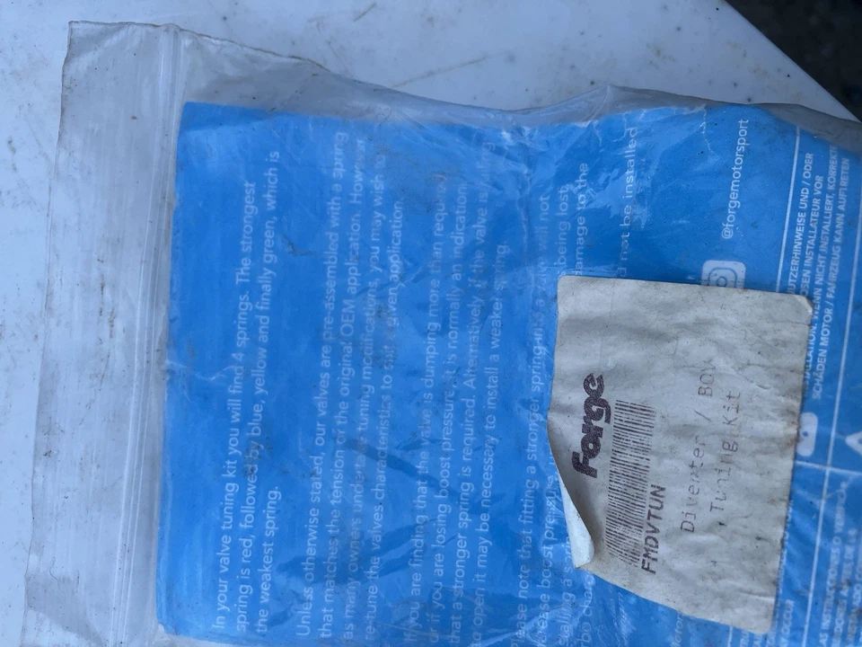 Kit de afinación de resorte de válvula de volteo Forge Motorsport verde amarillo azul rojo FMDVTUN Foto 4 de 4