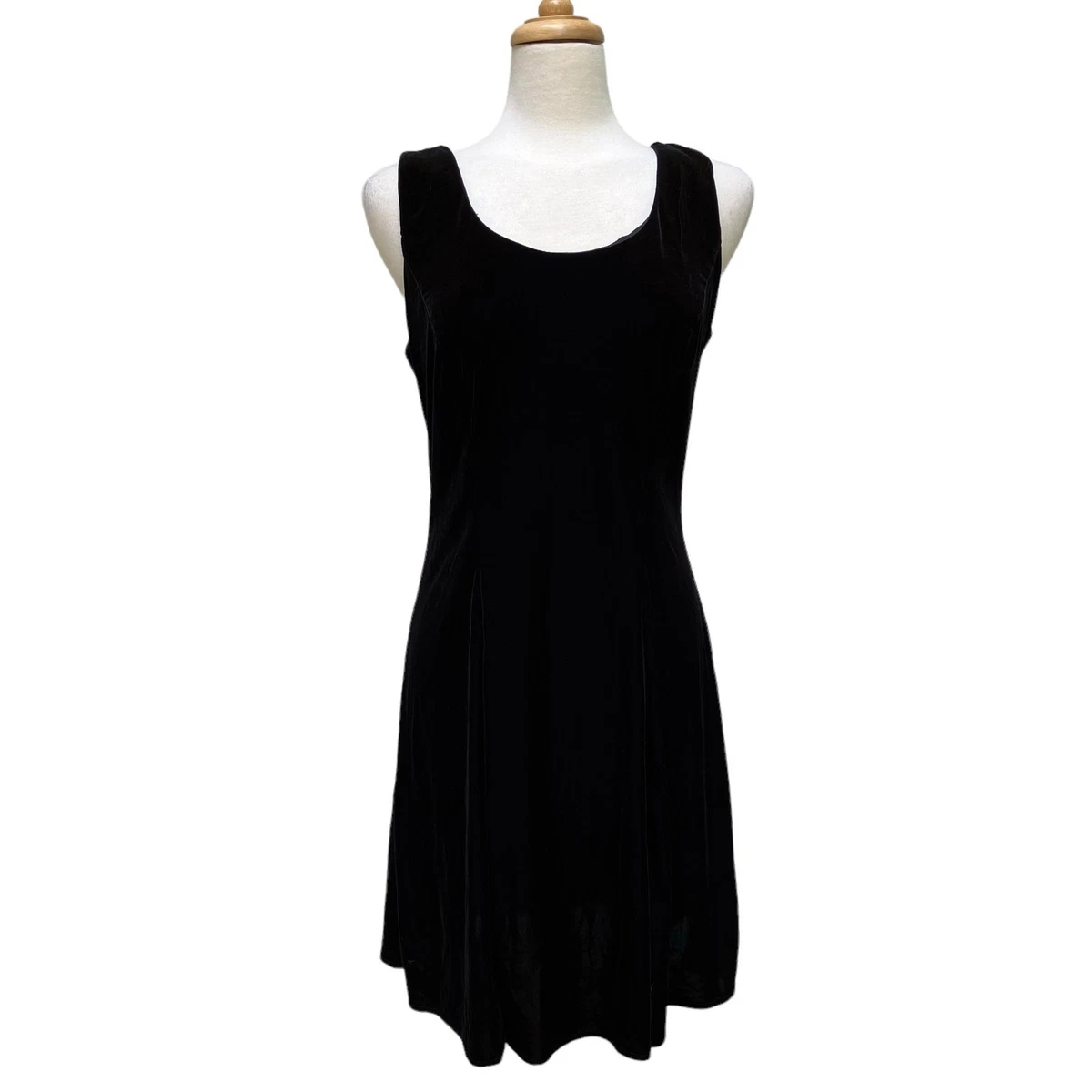 mal malloy black dress a Boit Libre, "Ton Rouge du Lac" 2023  Thirst