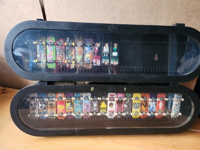 Tech deck lot 2 display or carrying cases and 28 boards