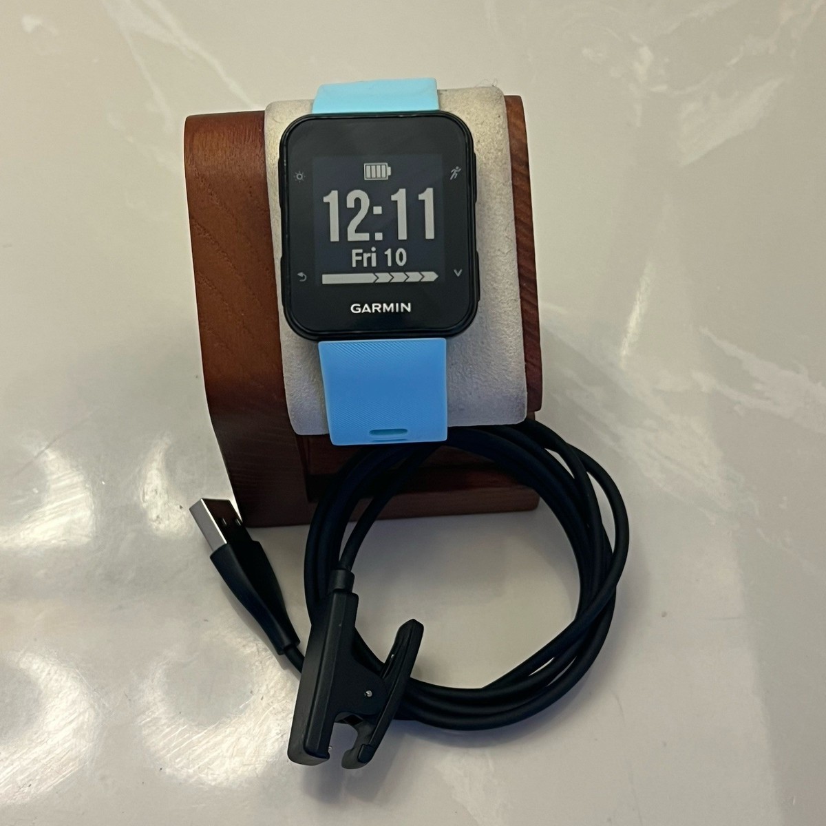 Fitness Trackers Garmin Forerunner 35 Vs Fitbit Charge Watch