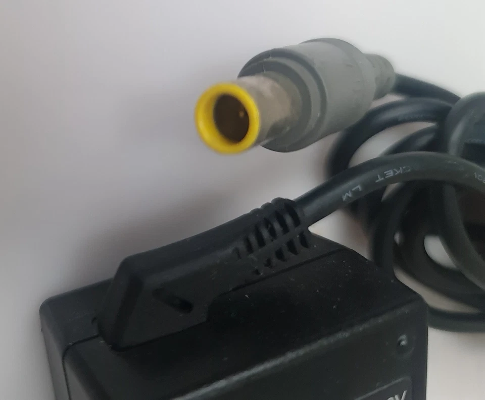Cargador Adaptador de Corriente Portátil Lenovo Genuino 42T5283 65W 20V 3.25A  Foto 2 de 2