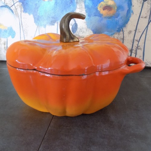 Staub Enameled Cast Iron - Fall Pumpkin Cocotte - Dutch Oven 3.5 Quart RARE - Picture 21 of 21