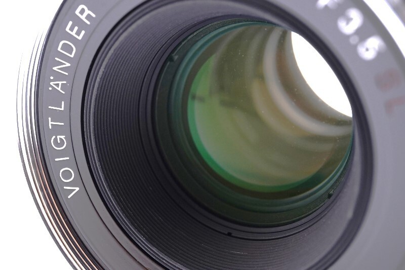 Voigtlander APO-LANTHAR 90mm F3.5 SL MF Lens for M42 Mount Voigtlander APO-LANTHAR 90mm F3.5 SL MF Lens for M42 Mount