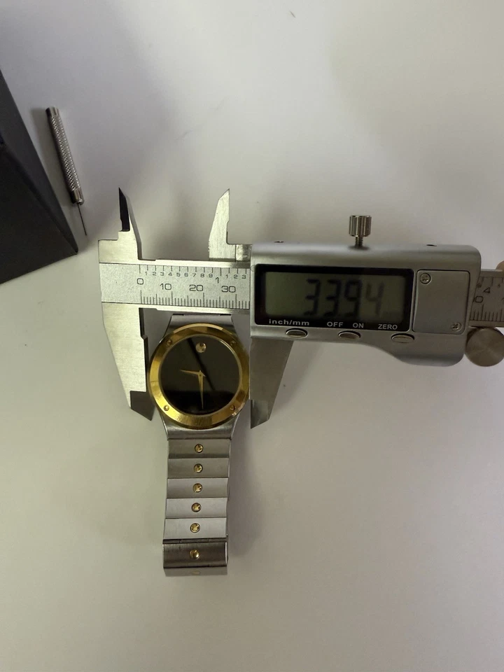 Reloj de cuarzo suizo Movado Museum 34 mm dos tonos oro/plata 81-G2-870 vintage Foto 4 de 4