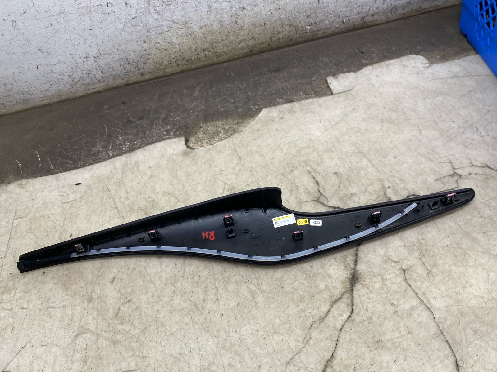 2020-2025 ASTON MARTIN DBX OEM RIGHT CENTER CONSOLE UPPER PANEL MY83-045N04-BB