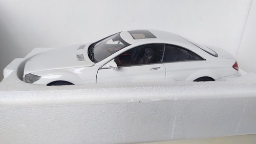 AUTOart Mercedes Benz Clase CL Blanco 1:18 en caja como nuevo - Imagen 13 de 19