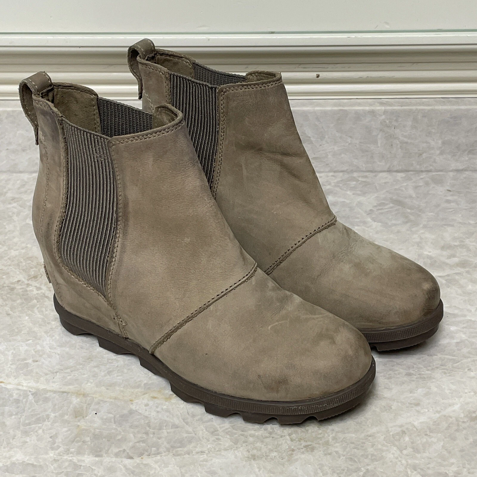 sorel joan of arctic wedge ii chelsea taupe leather booties boots