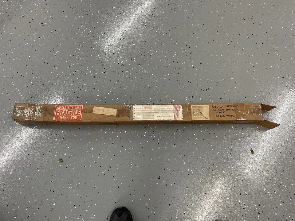 Nuevo Stock Antiguo Vintage 1976-1981 Honda Accord Tonneau Cubierta Negro A298B-055-67346 Foto 4 de 4