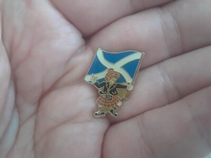 Scotland Flag & Highlander Pin