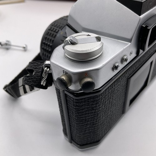 Pentax K2 35mm SLR Film Camera With SMC Pentax-M 50mm f/1.4 Lens - Picture 10 of 24