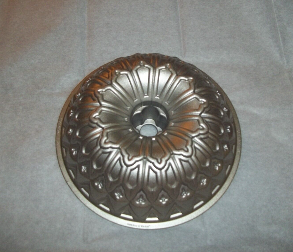 Williams Sonoma Nordic Ware Stained Glass Bundt Cake Pan 9 Cups Cooking