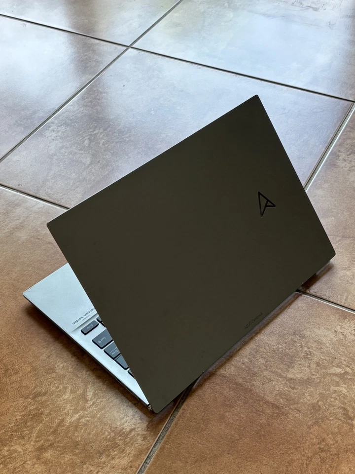 ASUS ZenBook 13.3" UM5302T 14" (1T SSD, AMD Ryzen 7 6800U, 2.7 GHz, 16GB RAM) - image 2 of 4