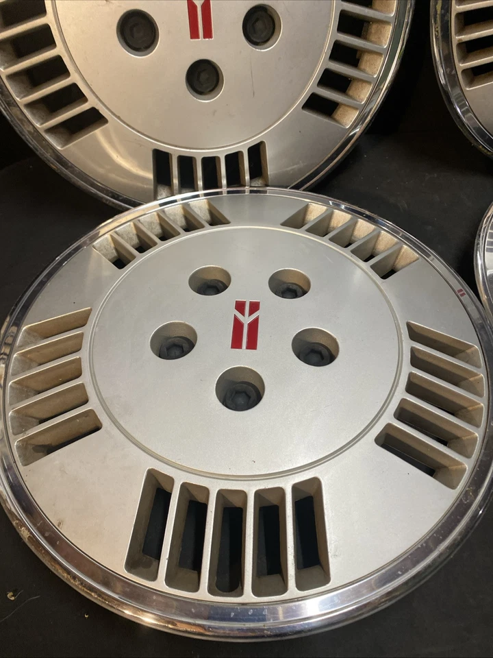 Lote de 4 calotas Oldsmobile Cutlass Supreme Ciera Firenza 14" 1983-91 - Imagem 2 de 4