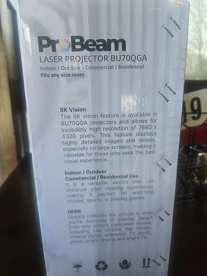 Proyector láser PROBEAM BU70QGA 8k SMART TV y pantalla Titan TNS-100 Foto 2 de 4