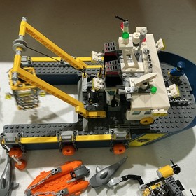 LEGO City Deep Sea Exploration Vessel 60095 near Complete w/ Manuals & Minifigs