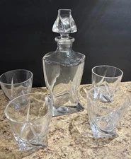 Crystal Twisted Glass Whiskey Decanter with 4 Glasses Liquor Scotch Cognac …READ