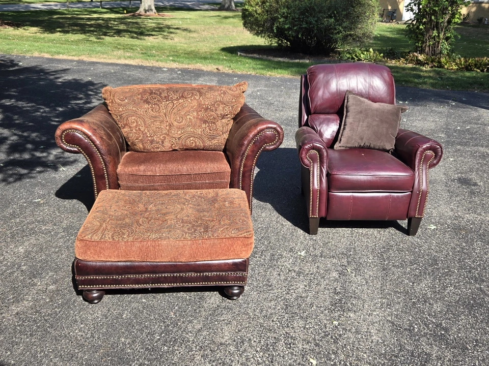 Sillón reclinable y otomana de cuero Lane Furniture Foto 2 de 4