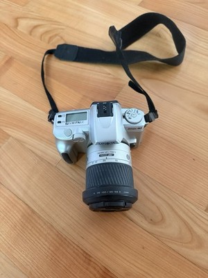 Minolta Dynax 40 Spiegelreflexkamera mit AF Zoom 28 100 mm Objektiv  analog 35mm