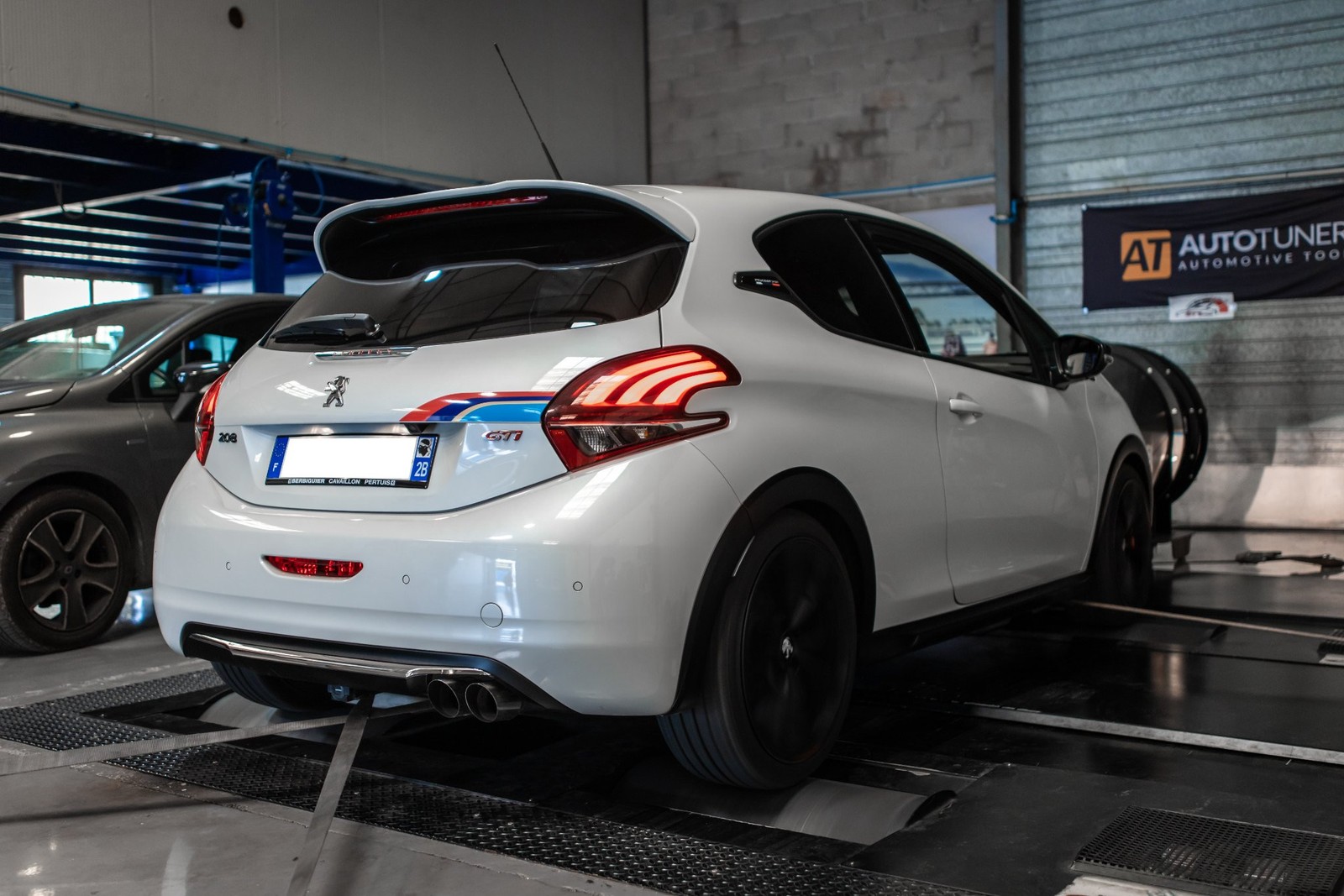 Peugeot 208 GTi By Peugeot Sport coupé sport Thp 208ch avec jantes 18 pouces noires