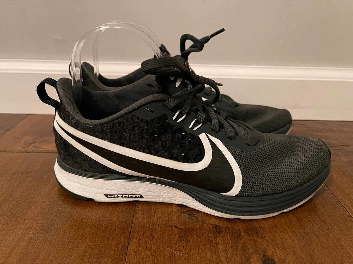 Zoom strike running clearance shoes