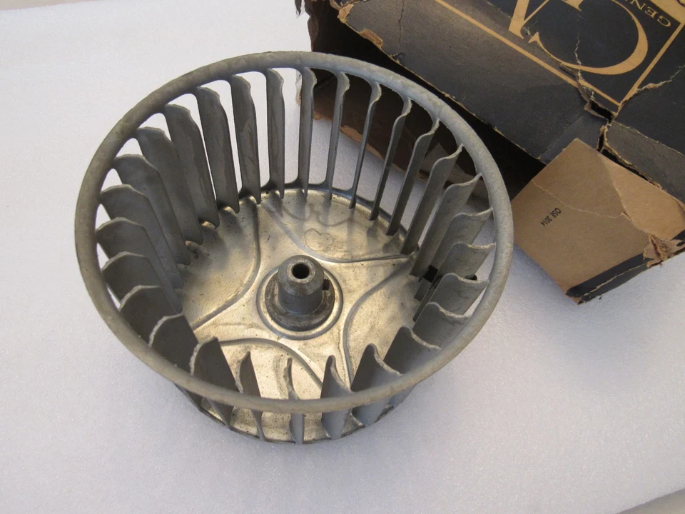 Nuevo de Lote Antiguo 1942-54 Pontiac Chieftain Silver Streak Soplador Motor Impulsor Ventilador GM 3116365 Foto 2 de 4
